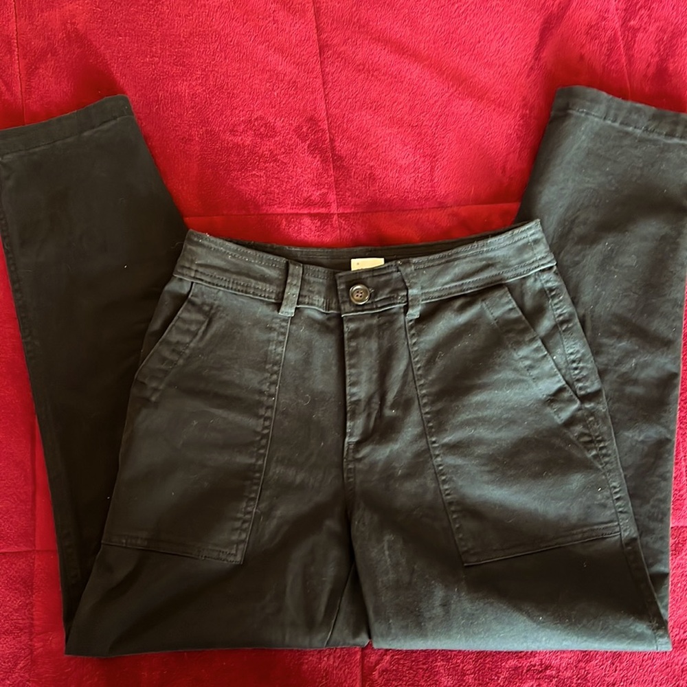 NWOT pants. Deep pockets. Size 2